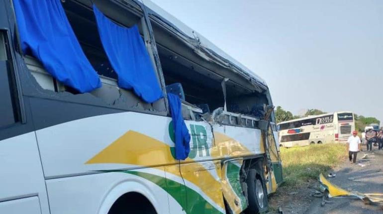 Carambola mortal entre autobuses y vehículos en la Villahermosa-Frontera 