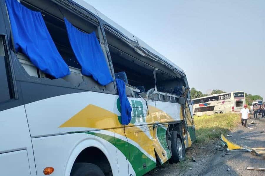 Carambola mortal entre autobuses y vehículos en la Villahermosa-Frontera 