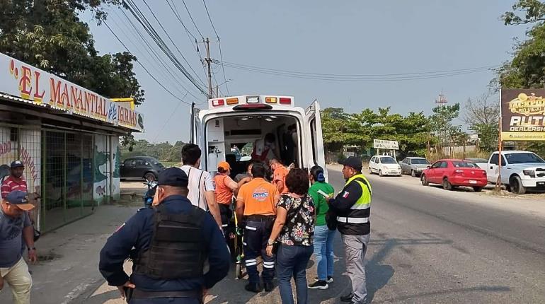 Pasajeros de motocicleta quedan heridos tras accidente en la carretera a Río Viejo