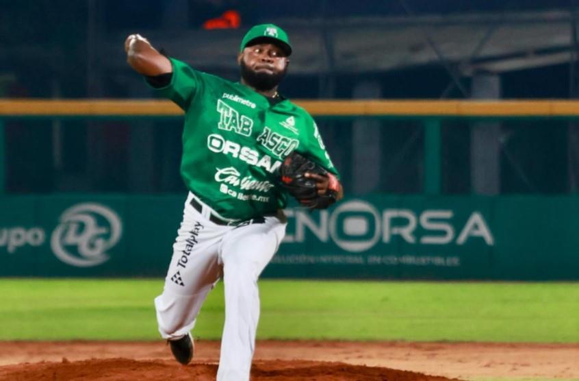 LMB suspende toda la temporada a Wirfin Obispo por agredir a un aficionado