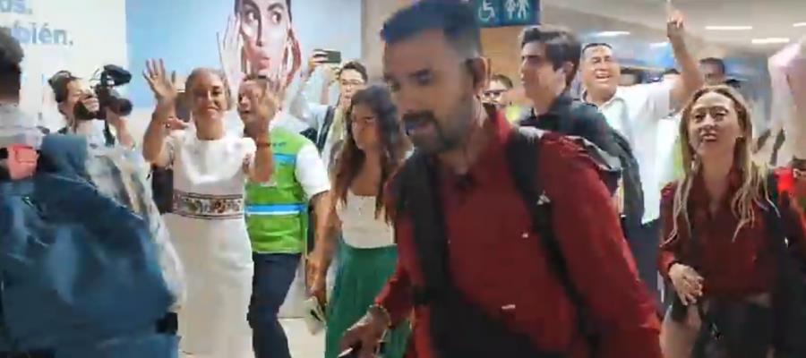 Abuchean y le gritan "¡fuera!" a Sheinbaum en Aeropuerto de Veracruz