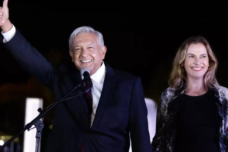 "Vamos a seguir juntos": AMLO rechaza que se vaya a divorciar de Beatriz