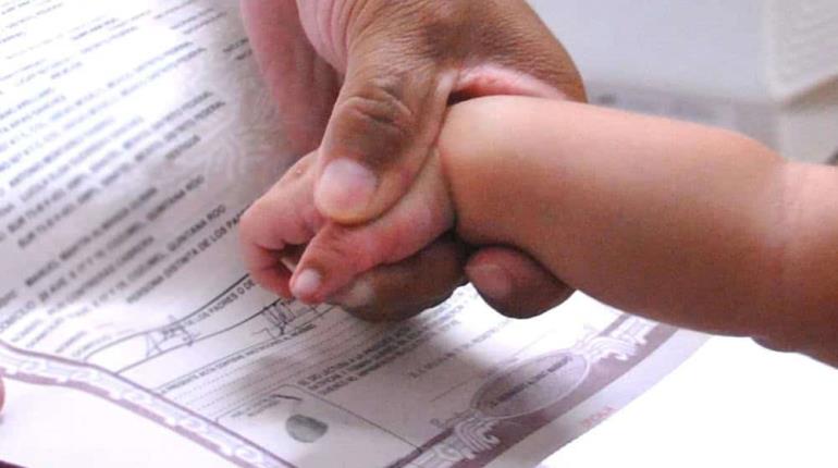 Invalida SCJN impedimento a mujeres de registrar como padre de hijo a persona diferente al marido