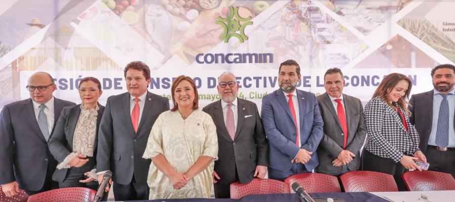 Confunden a Xóchitl en evento empresarial