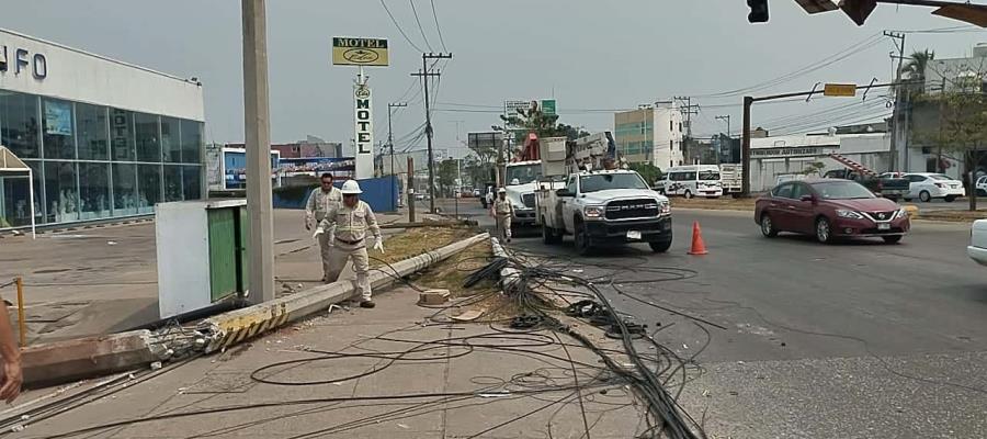 Continúan labores para retirar cables y postes de Periférico