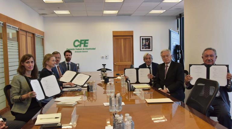 CFE anuncia construcción de primera central solar flotante en AL con crédito de una agencia francesa