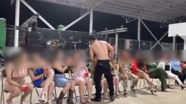 Con stripper, celebran a mamás de colegio católico de Hermosillo, Sonora