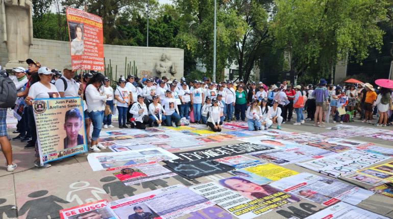 Madres buscadoras reclaman la falta de atención del gobierno durante marcha en la CDMX