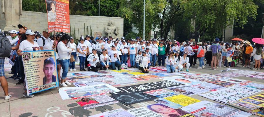 Madres buscadoras reclaman la falta de atención del gobierno durante marcha en la CDMX