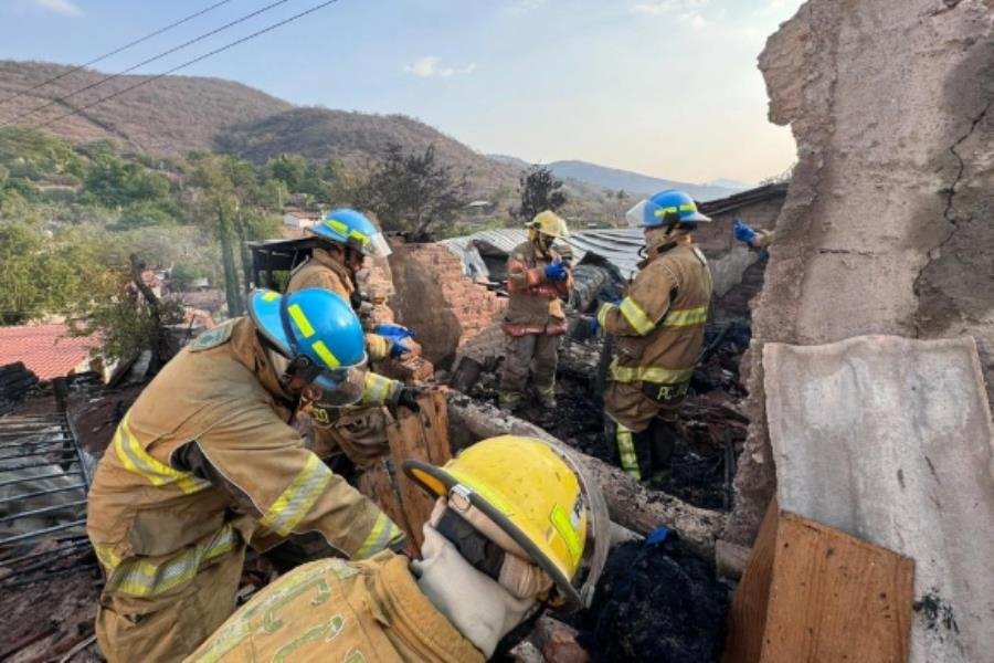 Mueren 5 personas en incendio en Jalisco; tres eran menores de edad 