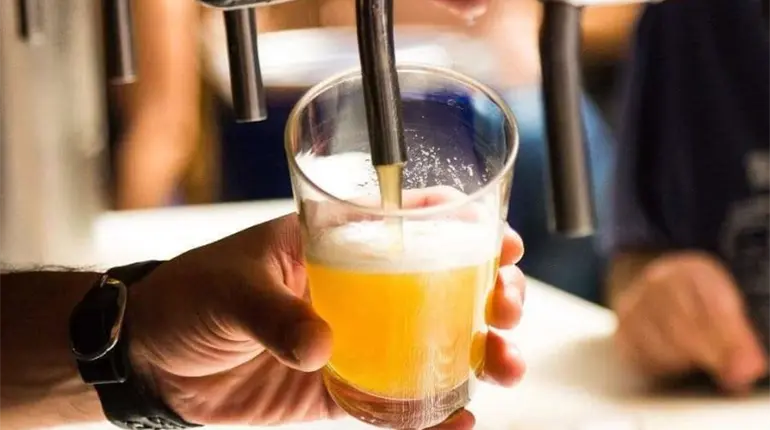 Gobierno federal no contempla modificar el IEPS a bebidas alcoh&oacute;licas: Sheinbaum