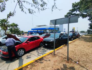 2 choques en Villahermosa dejan 6 vehículos siniestrados y un herido