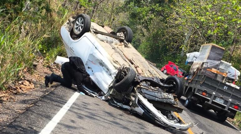 Un muerto y un herido deja aparatoso accidente en la vía Teapa – Tacotalpa