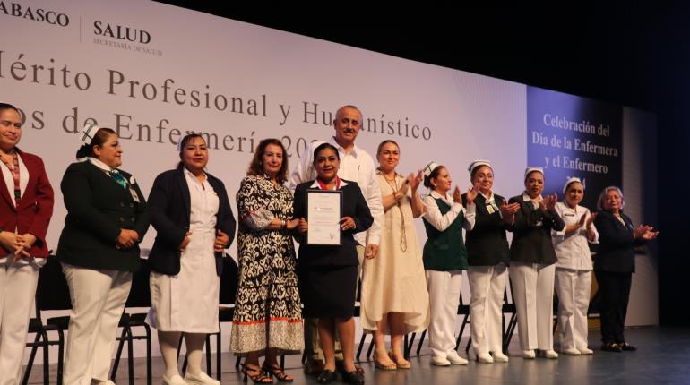 Gobierno de Tabasco galardona a profesionales de la enfermería