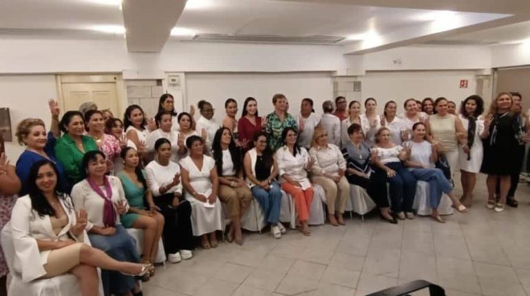 Mujeres salen en defensa de May, tras ser denunciado por violencia política