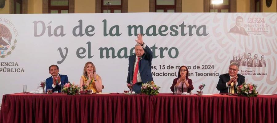 Basificación de 960 mil docentes y pensiones al 100%, promete Obrador a maestros en reunión