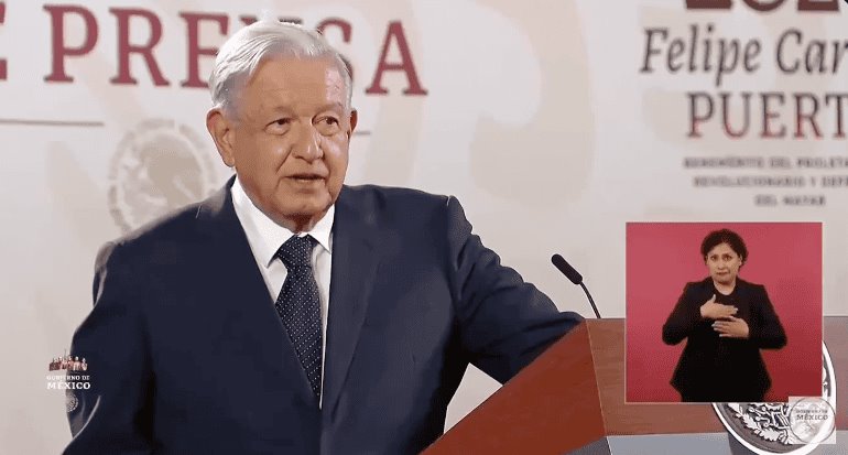 Bandera de México se izará el domingo en el Zócalo durante marcha de ´Marea Rosa´, confirma AMLO