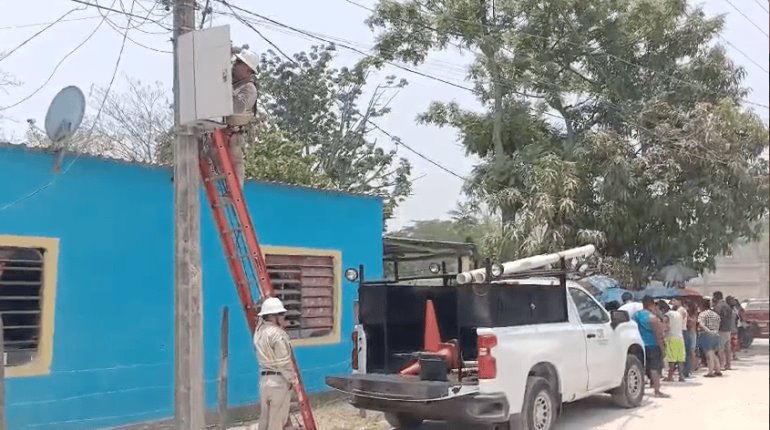 Por apagones retienen a trabajadores de CFE en Lázaro Cárdenas 1ra