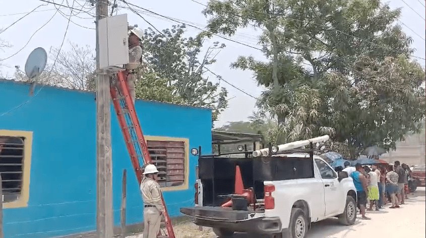 Por apagones retienen a trabajadores de CFE en Lázaro Cárdenas 1ra