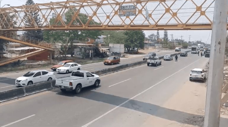 ¡Tiran ponchallantas en la Villahermosa-Frontera!