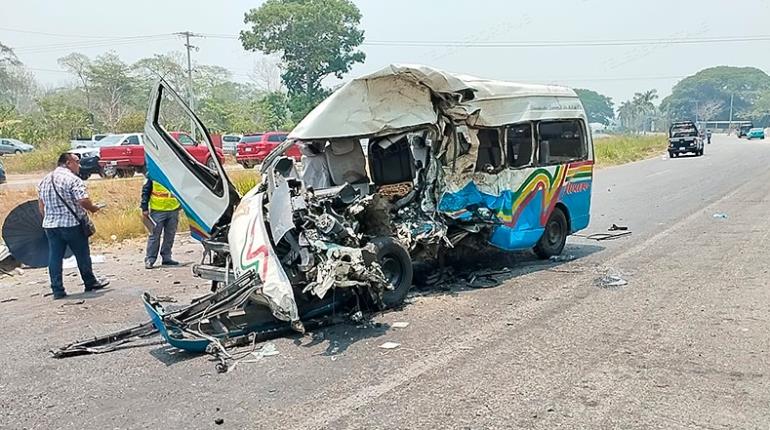 Obispo llama a orar por familiares de víctimas de accidente en vía corta a Cunduacán