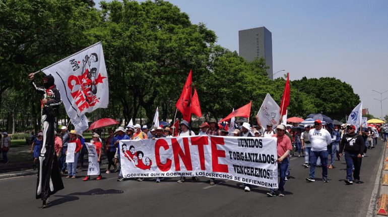 CNTE mantendrá plantón en el Zócalo; rechaza aumento salarial del 10% 