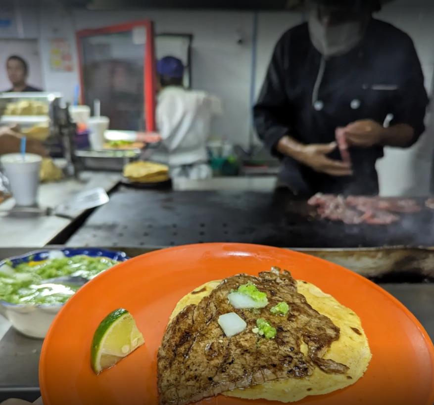 Hacen fila en taquería de CDMX tras conseguir estrella Michelin 