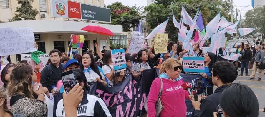 Decreto que cataloga a comunidad trans como "enfermos mentales" desata protestas en Perú