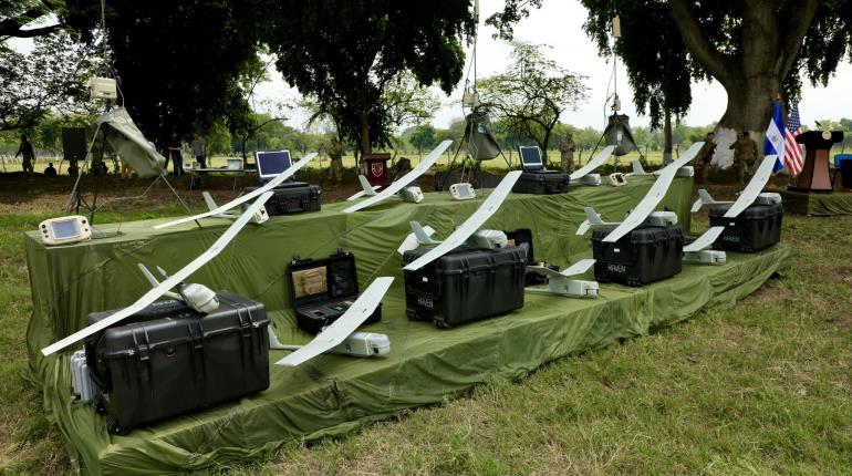 EE. UU. dona drones a El Salvador para vigilar los "cruces ilegales" de migrantes