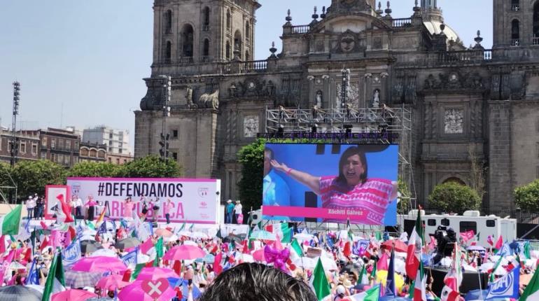 Marea Rosa tiñe el Zócalo y arropa a Xóchitl y a Taboada