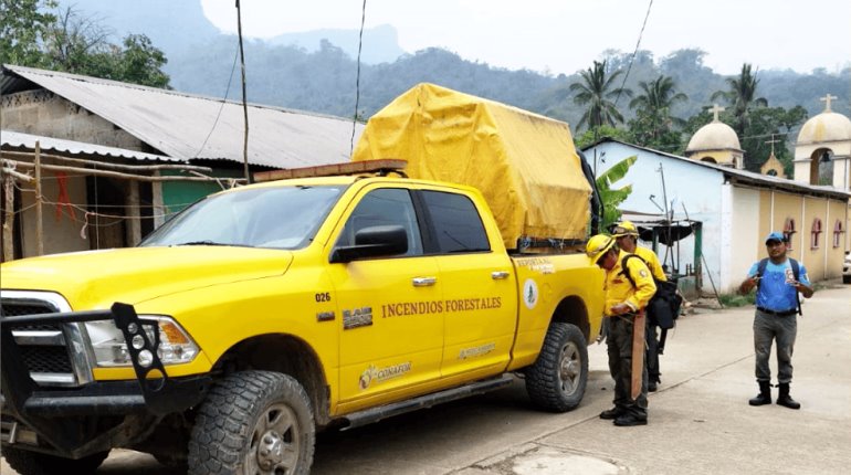 Lluvia del sábado contuvo incendio forestal en cerro de Tacotalpa