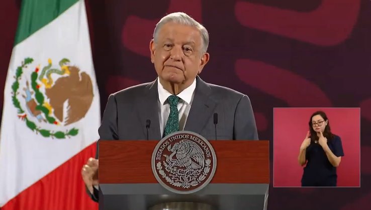 Arremete AMLO contra intelectuales por desplegado en el que llaman a votar por Xóchitl; 2 de ellos se deslindan  