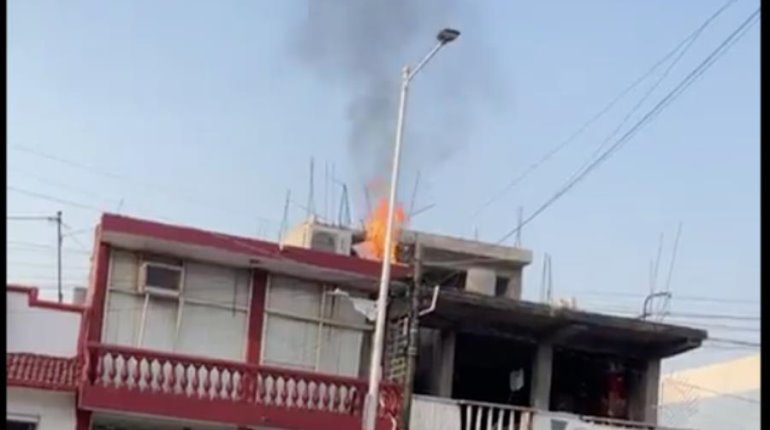 Se registra incendio sobre casa en la Av. Méndez