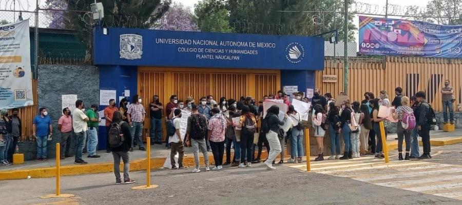 CCH Naucalpan pide a alumnos liberar instalaciones para iniciar con mesas de diálogo