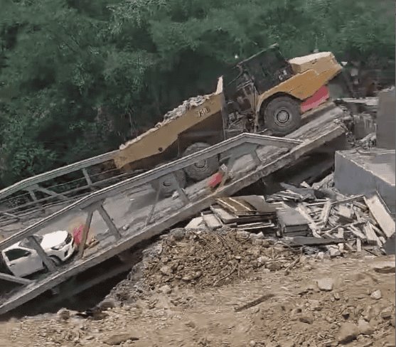 Desmantelamiento de puente en carretera de SLP deja 1 herido