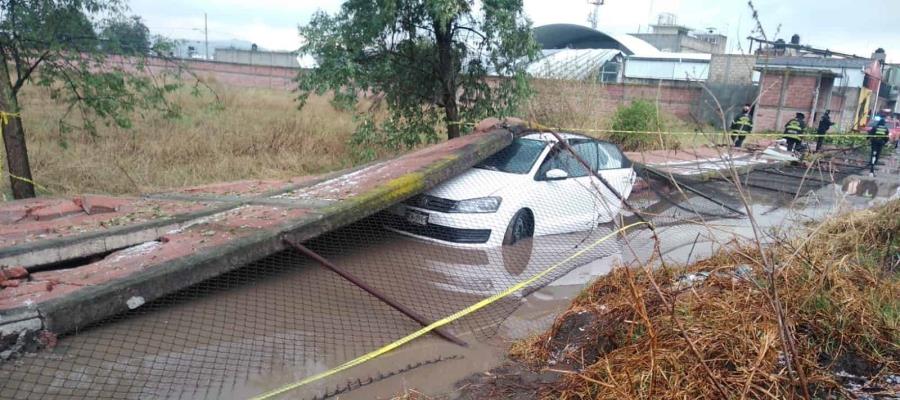 "Tornado" deja 2 muertos y destrozos en Toluca, Edomex