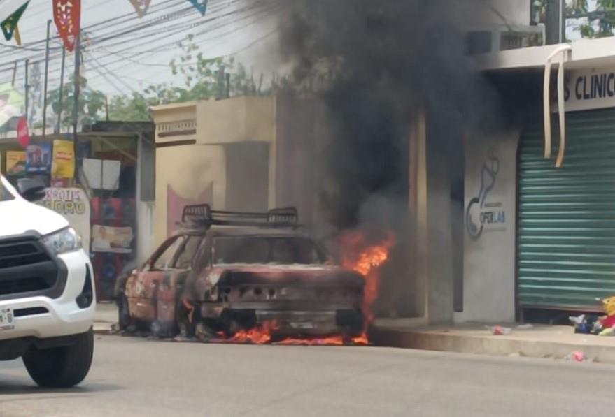 Se calcina vehículo en El Cedro, Nacajuca; conductor salió ileso 