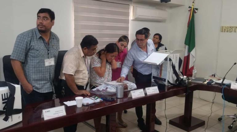 Inicia INE entrega de paquetes electorales a presidentes de mesas de casillas en Tabasco