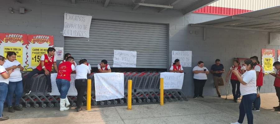 Trabajadores de Soriana se declaran en paro de brazos caídos en Tabasco