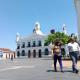 Vecinos de Indeco reparan letras distintivas; ahora tendrán reflectores solares