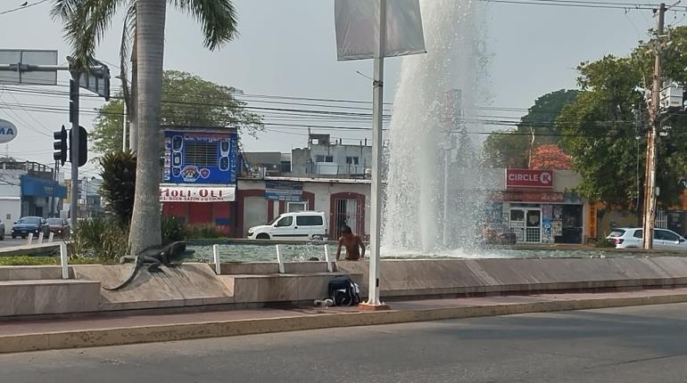 Familia mitiga calor de Villahermosa en Fuente del Chorro