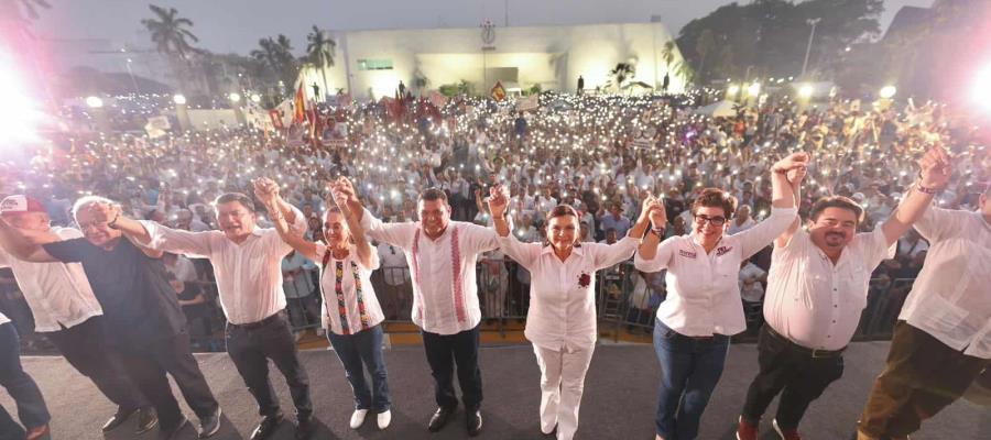 Abraza trópico tabasqueño a Sheinbaum en cierre de campaña de May