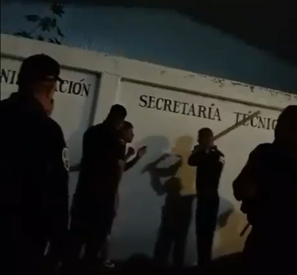 Captan en video tortura de policías contra un detenido en Cuautitlán, Edomex