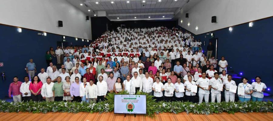 Entregan en la UJAT la Medalla a la Excelencia Académica Estudiantil 2024 