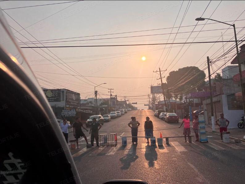 Ahora cierran la avenida 16 de Septiembre por falta de luz