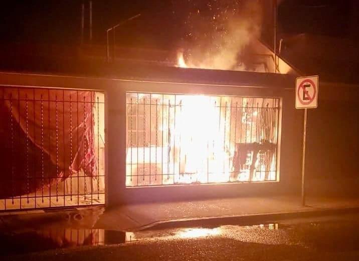 Se quema transformador y provoca incendio de vivienda en colonia Centro