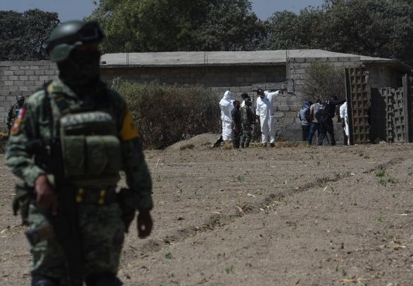 Encuentran en Michoacán restos humanos de 5 personas en fosa clandestina