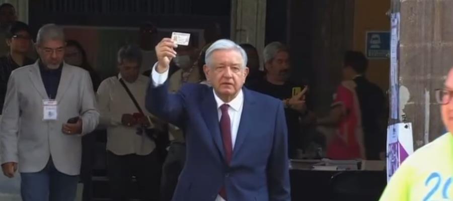 ¡Ánimo!, expresa AMLO tras acudir a votar junto a su esposa