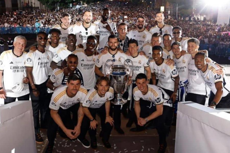 Real Madrid festeja con su afición el campeonato de la Champions League