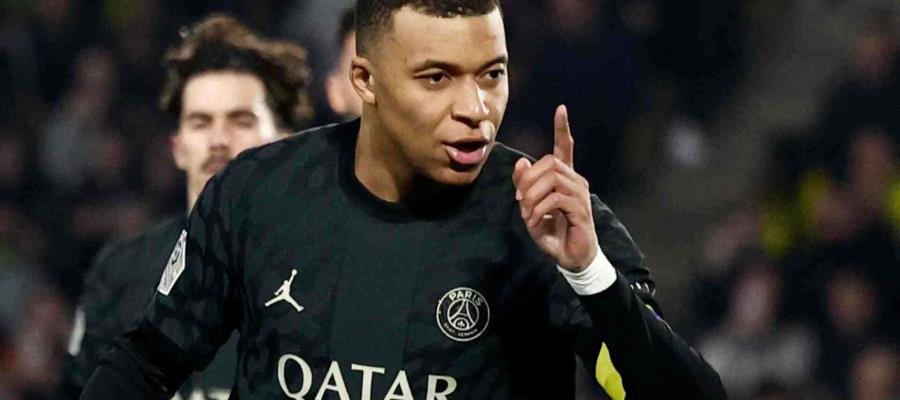 Mbappé se fractura la nariz y usará máscara